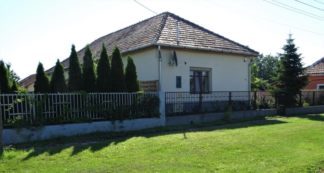 Melody Huis Poroszlo Exterior photo